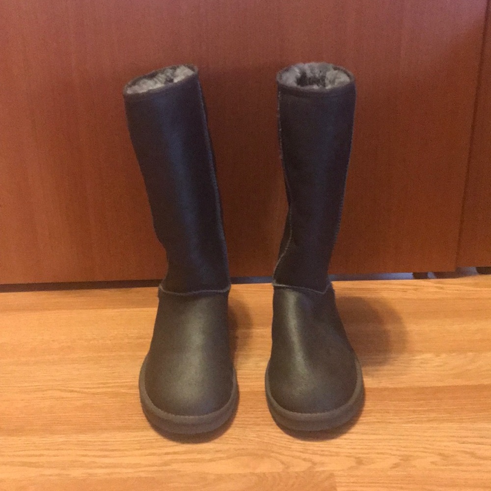 EUC UGG Dark Grey boots Sz 8